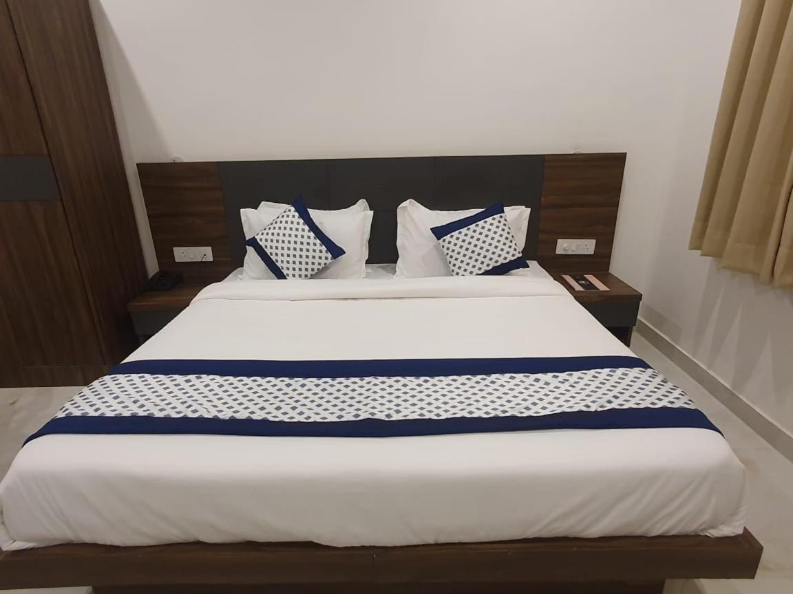 Kds Residency Hotel Greater Noida Exterior photo