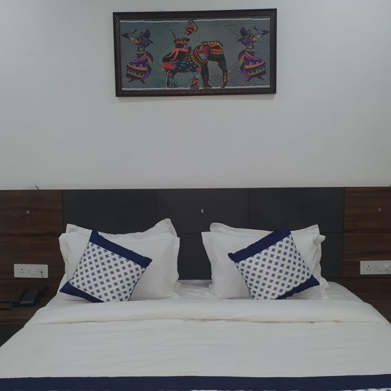Kds Residency Hotel Greater Noida Exterior photo